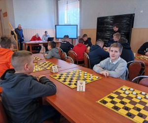 W poniedziałek 28 lutego 2022 roku na sali wiejskiej w Hucie odbyły się Mistrzostwa Szkół Powiatu Ostrowskiego w Warcabach...