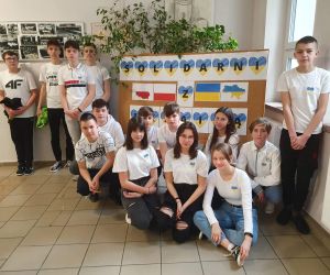 Co jakiś czas, w Szkole Podstawowej im. I. Łukasiewicza w Garkach, organizowany jest apel poświęcony ważnym wydarzeniom