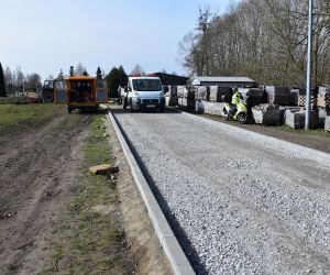 Prace związane z utwardzeniem terenu są wykonywane na koszt GiM Odolanów przez Zakład Usług Komunalnych w Odolanowie