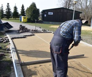 Prace związane z utwardzeniem terenu są wykonywane na koszt GiM Odolanów przez Zakład Usług Komunalnych w Odolanowie