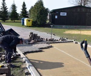 Prace związane z utwardzeniem terenu są wykonywane na koszt GiM Odolanów przez Zakład Usług Komunalnych w Odolanowie