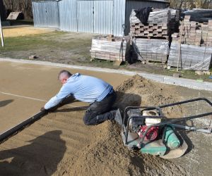 Prace związane z utwardzeniem terenu są wykonywane na koszt GiM Odolanów przez Zakład Usług Komunalnych w Odolanowie