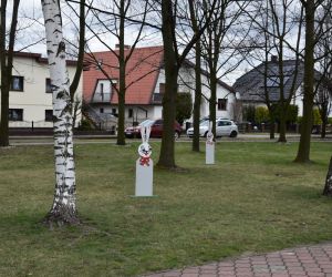 Spacerując po Odolanowie można od dziś dostrzec wesołe świąteczne zające które pojawiły się w różnych zakątkach naszego...
