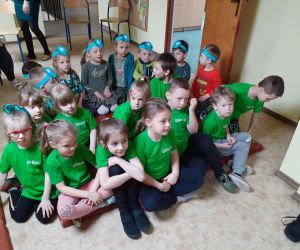 . Na występ zostały zaproszone przedszkolaki z gr. „Misie” i „Słoneczka” oraz kadra placówki. Uczniowie zaprezentowali nie...