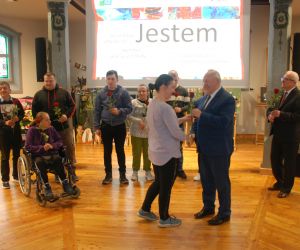 W kontekście pracy terapeutycznej i arteterapeutycznej z osobami z niepełnosprawnością, Środowiskowy Dom Samopomocy w...