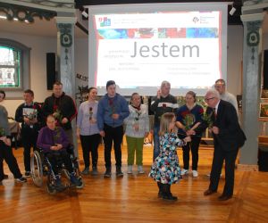 W kontekście pracy terapeutycznej i arteterapeutycznej z osobami z niepełnosprawnością, Środowiskowy Dom Samopomocy w...