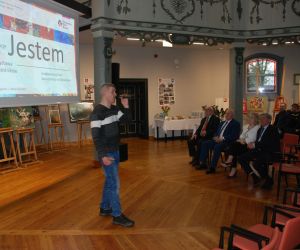 W kontekście pracy terapeutycznej i arteterapeutycznej z osobami z niepełnosprawnością, Środowiskowy Dom Samopomocy w...