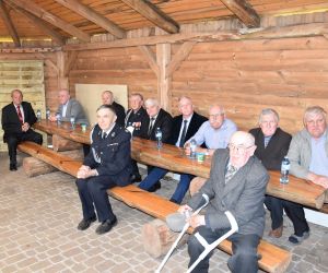 Celem spotkania było wręczenie decyzji przyznających świadczenia ratownicze w uznaniu szczególnej postawy obywatelskiej...