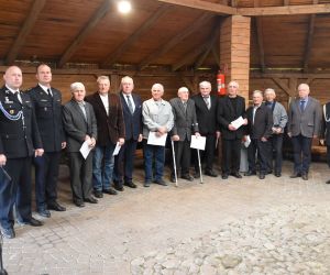 Celem spotkania było wręczenie decyzji przyznających świadczenia ratownicze w uznaniu szczególnej postawy obywatelskiej...