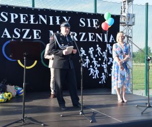 Boisko wielofunkcyjne przy szkole podstawowej w Uciechowie zostało wczoraj oficjalnie oddane do użytku