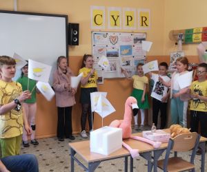 Uczniowie i nauczyciele Szkoły Podtstawowe w Nabyszycach oraz Szkoły Filialnej w Gliśnicy wybrali się w "podróż po Europie"