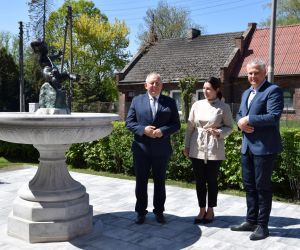 We wtorek 10 maja odbyło się symboliczne uruchomienie fontanny znajdującej się na terenie Odolanowskiego Domu Kultury