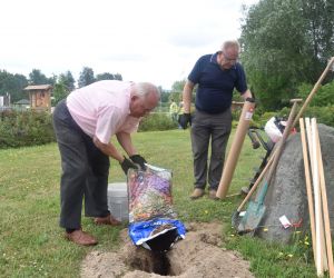 zisiaj w Odolanowskim Parku Natury Burmistrz Gminy i Miasta Odolanów Marian Janicki osobiście posadził symboliczną sadzonkę...