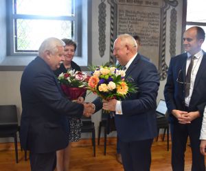 Rada Gminy i Miasta Odolanów jednogłośnie udzieliła absolutorium burmistrzowi Marianowi Janickiemu z wykonania budżetu za...