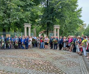 W uroczystości wzięła udział delegacja z Gminy i Miasta Odolanów, którą reprezentowali Burmistrz Marian Janicki, wraz z...