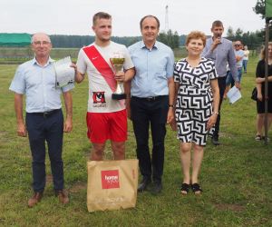 Do walki o zwycięstwo przystąpiło siedem drużyn podzielonych na dwie grupy: LZS Orły Huta, Start Nabyszyce, Korona...