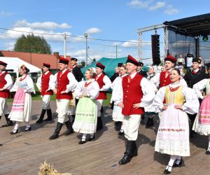 Niedzielne słoneczne popołudnie w Gminie Odolanów upłynęło pod znakiem Dożynek Gminno-Parafialnych, których gospodarzem w...