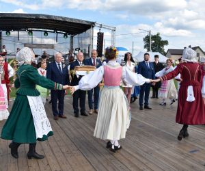 Niedzielne słoneczne popołudnie w Gminie Odolanów upłynęło pod znakiem Dożynek Gminno-Parafialnych, których gospodarzem w...