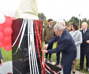 W minioną sobotę w Odolanowskim Parku Natury odsłonięto popiersie kolejnego z polskich Noblistów ufundowane przez...