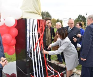 W minioną sobotę w Odolanowskim Parku Natury odsłonięto popiersie kolejnego z polskich Noblistów ufundowane przez...