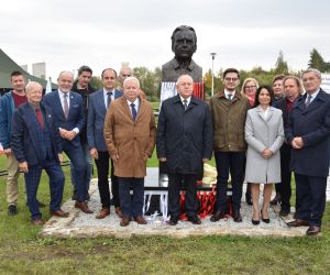W minioną sobotę w Odolanowskim Parku Natury odsłonięto popiersie kolejnego z polskich Noblistów ufundowane przez...