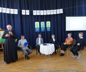 W piątek 7 października br. w ramach wizytacji, naszą szkołę odwiedził ksiądz biskup Łukasz Buzun wraz z proboszczem...