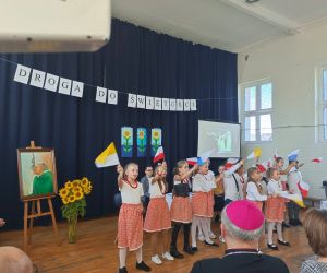 W piątek 7 października br. w ramach wizytacji, naszą szkołę odwiedził ksiądz biskup Łukasz Buzun wraz z proboszczem...