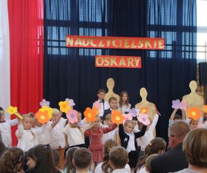 . Z okazji Dnia Edukacji Narodowej Samorząd Uczniowski na wzór Amerykańskiej Akademii Filmowej wręczył Nauczycielskie Oskary