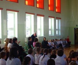 W piątek, 13 października br. w Szkole Podstawowej w Raczycach odbyła się uroczystość z okazji Dnia Edukacji Narodowej