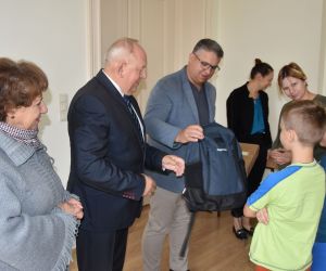 Stowarzyszenie św. Marcina Patrona Ziemi Odolanowskiej przekazało 4 komputery dzieciom ze szkół podstawowych i...