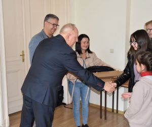 Stowarzyszenie św. Marcina Patrona Ziemi Odolanowskiej przekazało 4 komputery dzieciom ze szkół podstawowych i...