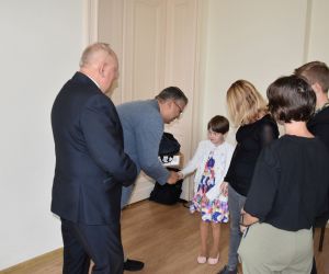 Stowarzyszenie św. Marcina Patrona Ziemi Odolanowskiej przekazało 4 komputery dzieciom ze szkół podstawowych i...