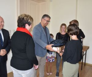 Stowarzyszenie św. Marcina Patrona Ziemi Odolanowskiej przekazało 4 komputery dzieciom ze szkół podstawowych i...