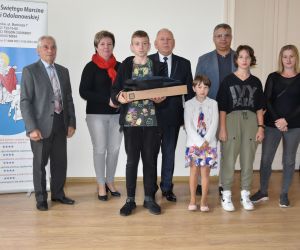 Stowarzyszenie św. Marcina Patrona Ziemi Odolanowskiej przekazało 4 komputery dzieciom ze szkół podstawowych i...