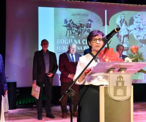 W sali koncertowej Odolanowskiego Domu Kultury odbyła się gala Promocyjna Książki-Albumu ,,Bogu na Chwałę, Ludziom na...