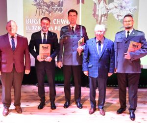 W sali koncertowej Odolanowskiego Domu Kultury odbyła się gala Promocyjna Książki-Albumu ,,Bogu na Chwałę, Ludziom na...