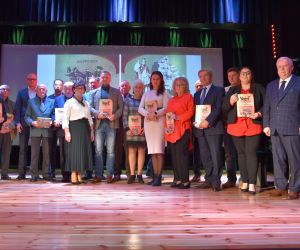W sali koncertowej Odolanowskiego Domu Kultury odbyła się gala Promocyjna Książki-Albumu ,,Bogu na Chwałę, Ludziom na...