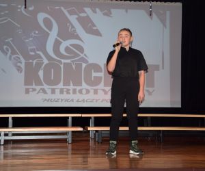 w Sali Koncertowej Odolanowskiego Domu Kultury odbył się nastrojowy koncert nawiązujący do minionego Święta Niepodległości