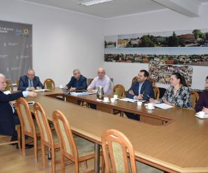 Głównym tematem piątkowych rozmów były kwestie związane z rozwiązaniami projektowymi dotyczącymi źródeł ciepła w obiekcie,...