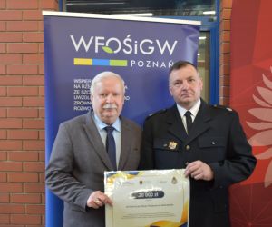 W Siedzibie Komendy Powiatowej PSP w Ostrowie Wielkopolskim wręczono wczoraj promesy jednostkom Ochotniczych Straży...