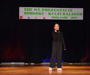 W przeglądzie udział wzięło siedem szkół podstawowych a na scenie zaprezentowało się  70 młodych, utalentowanych artystów