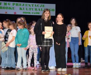 W przeglądzie udział wzięło siedem szkół podstawowych a na scenie zaprezentowało się  70 młodych, utalentowanych artystów