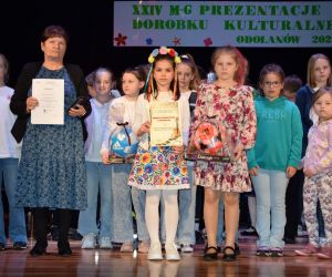 W przeglądzie udział wzięło siedem szkół podstawowych a na scenie zaprezentowało się  70 młodych, utalentowanych artystów