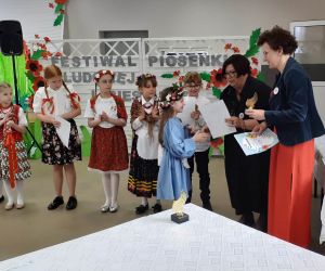 Dnia 26.04.2023 r. na sali wiejskiej w Gliśnicy odbył się po raz kolejny Festiwal Piosenki Ludowej i Biesiadnej