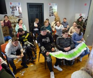 Autorkami wystawy są architekt i ceramik Paula Wange – Burkietowicz oraz artystka i terapeutka odolanowskiego ŚDS Elena...