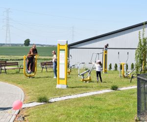 Teren wokół Sali Wiejskiej w Wierzbnie nigdy nie był tak piękny jak w chwili obecnej