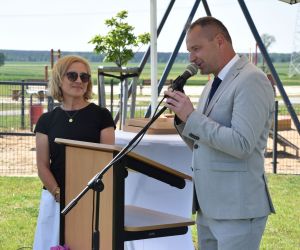 Teren wokół Sali Wiejskiej w Wierzbnie nigdy nie był tak piękny jak w chwili obecnej