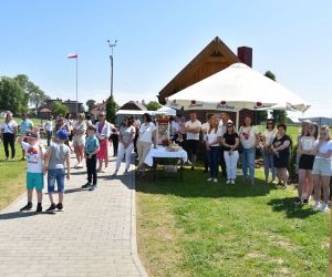 Teren wokół Sali Wiejskiej w Wierzbnie nigdy nie był tak piękny jak w chwili obecnej