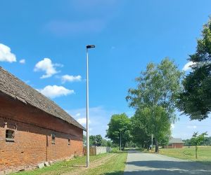 W Nadstawkach na odcinki 600 metrów wybudowano 11 nowych słupów oświetlenia ulicznego