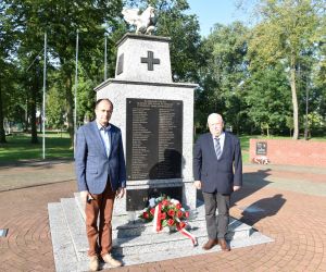 Zastępca Burmistrza Gminy i Miasta Odolanów Jan Prokop wraz z Przewodniczącym Rady GiM Januszem Szustkiewiczem złożyli...